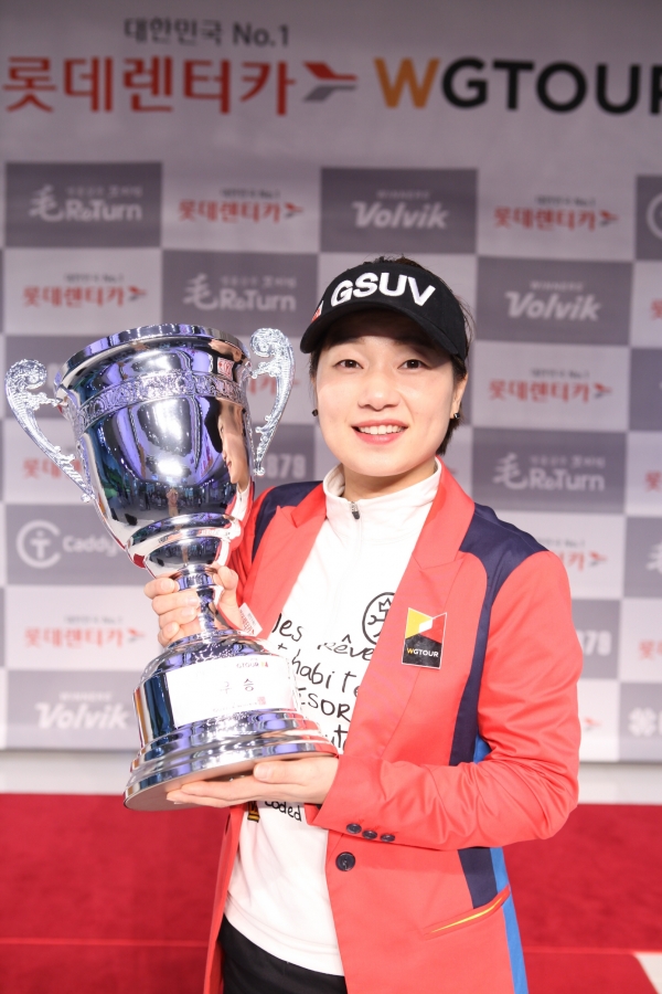 ‘2018 롯데렌터카 WGTOUR 정규투어 8차 대회’에서 김진주2 선수가 생애 첫 우승컵을 들어 올렸다.